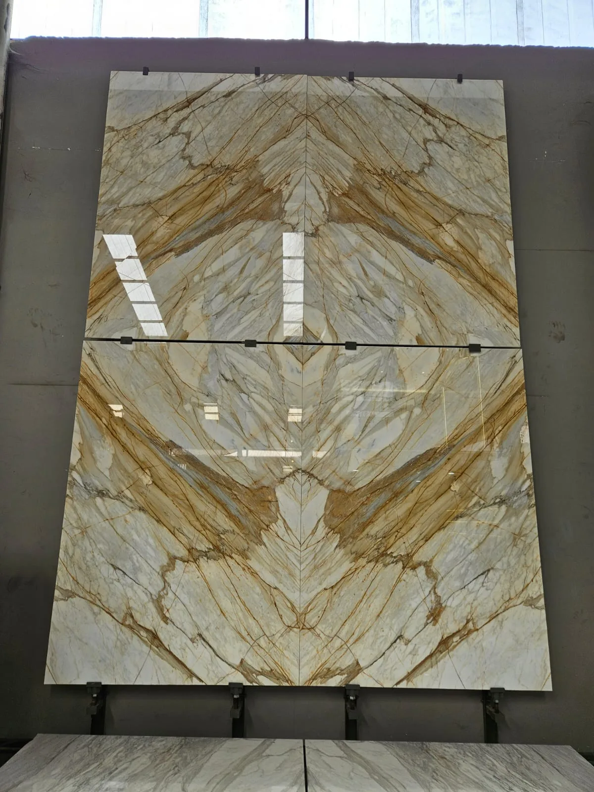 Mirabel — material visual